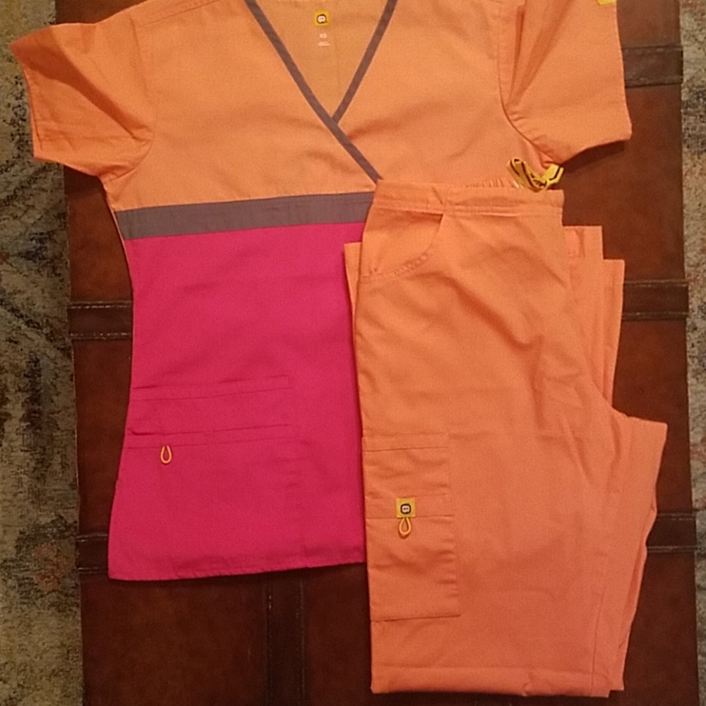 Scrub set - Picture 3 of 3